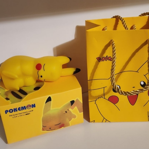 2 for $18 Pikachu night light - Picture 1 of 6